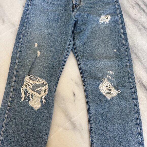 Distressed Levi's Premium Denim Jeans - Picture 2 of 10
